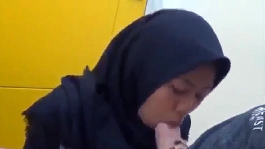 Bokep TKW Sepong Kontol